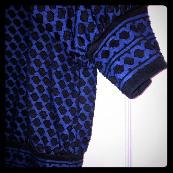 Stunning Top - Picture 3 of 4